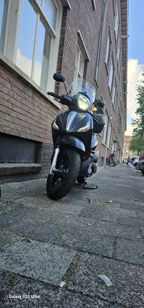 Piaggio Beverly 350 Zwart - 1
