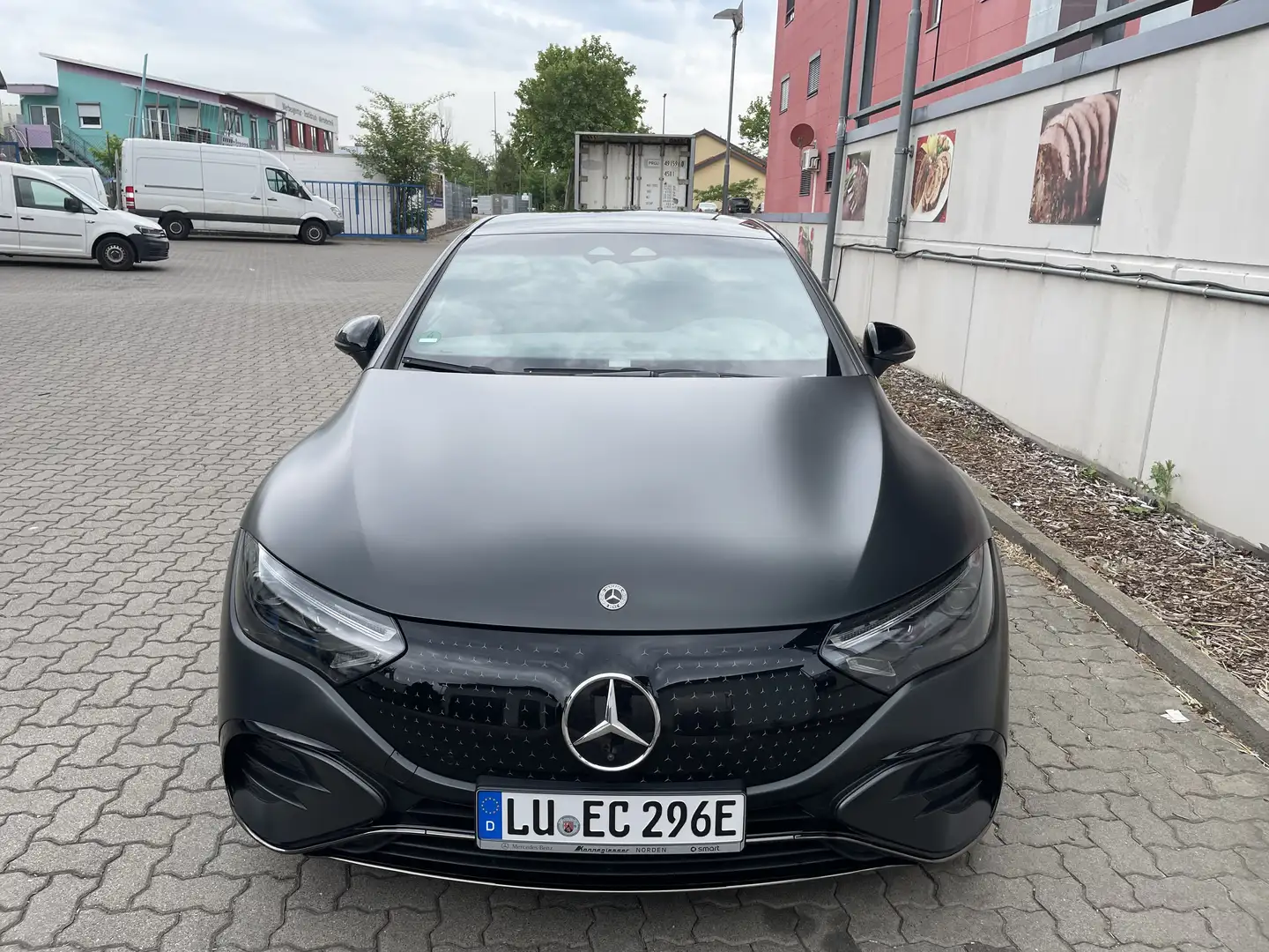 Mercedes-Benz EQE 300 AMG Line Серый - 2
