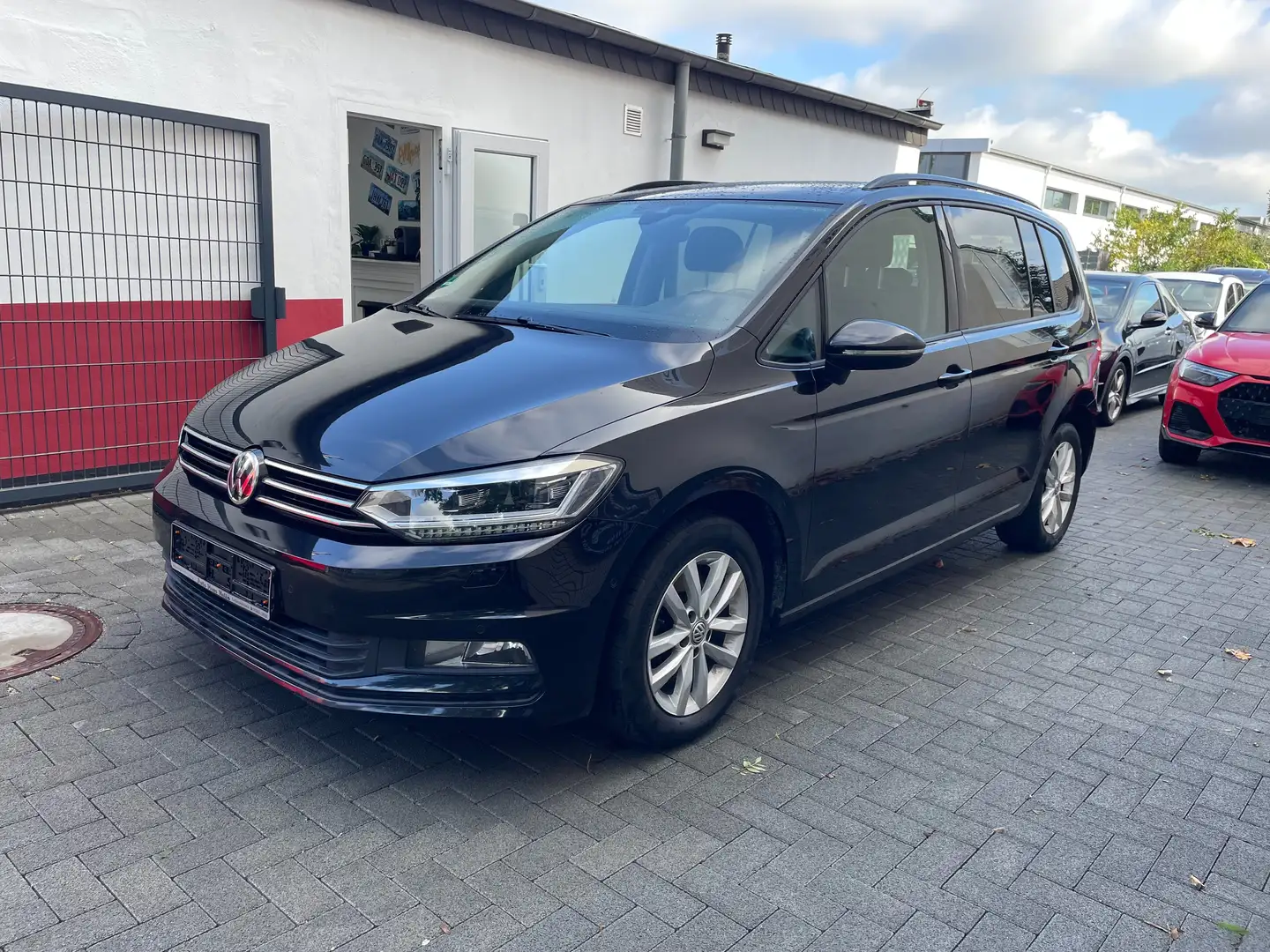 Volkswagen Touran Comfortline | 2.Hand | Klima | Navi | HU 3/26 Schwarz - 1