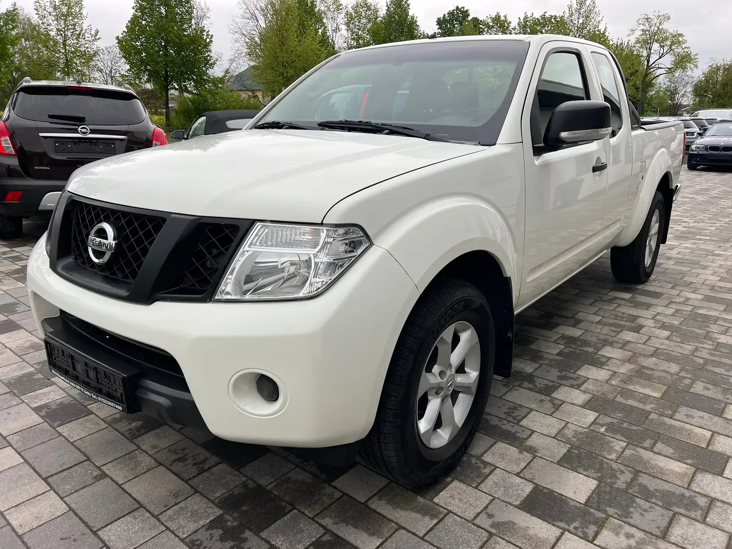 Nissan Navara King Cab SE 4X4 Klima AHK erst 35 Tkm Tüv neu bijela - 1