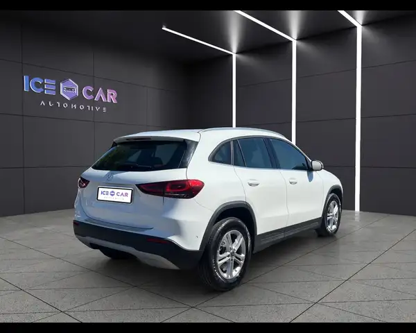 Mercedes-Benz GLA view 5