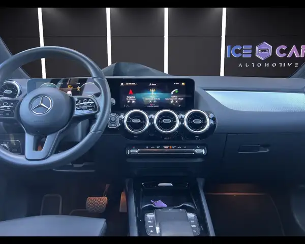 Mercedes-Benz GLA view 10