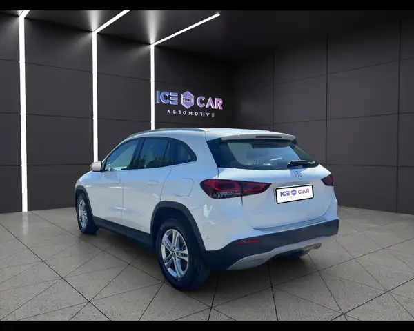 Mercedes-Benz GLA view 7