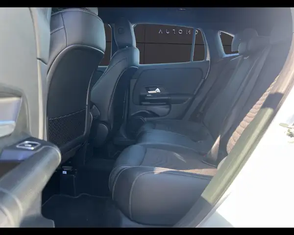 Mercedes-Benz GLA view 15