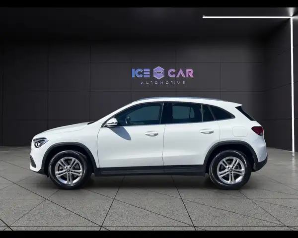 Mercedes-Benz GLA view 8