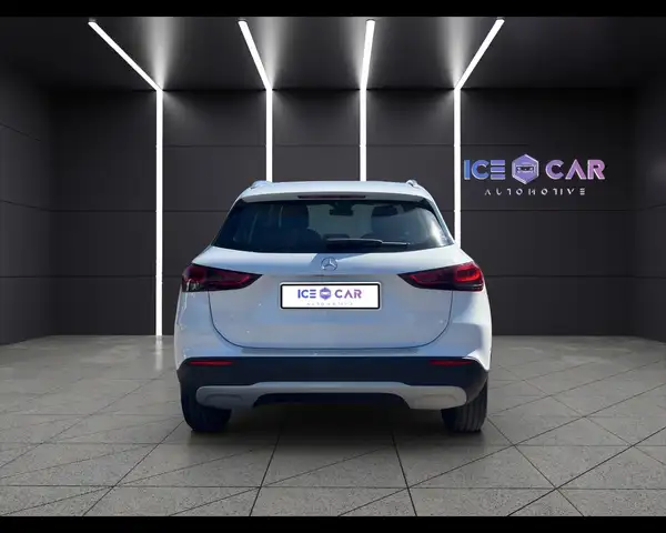 Mercedes-Benz GLA view 6