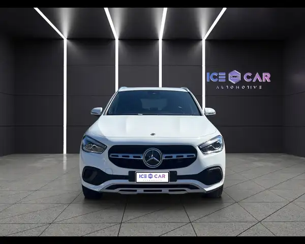 Mercedes-Benz GLA view 2
