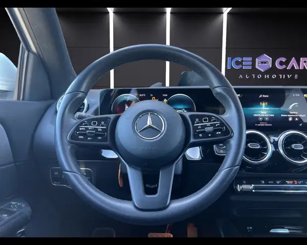 Mercedes-Benz GLA view 11