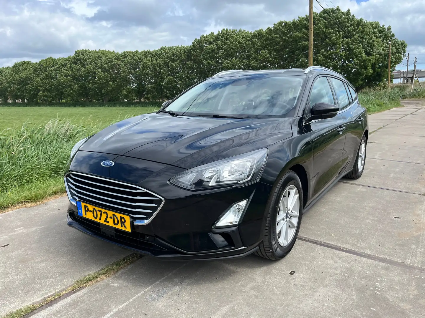 Ford Focus Focus 1.5 EcoBl. Trend Edition Zwart - 2