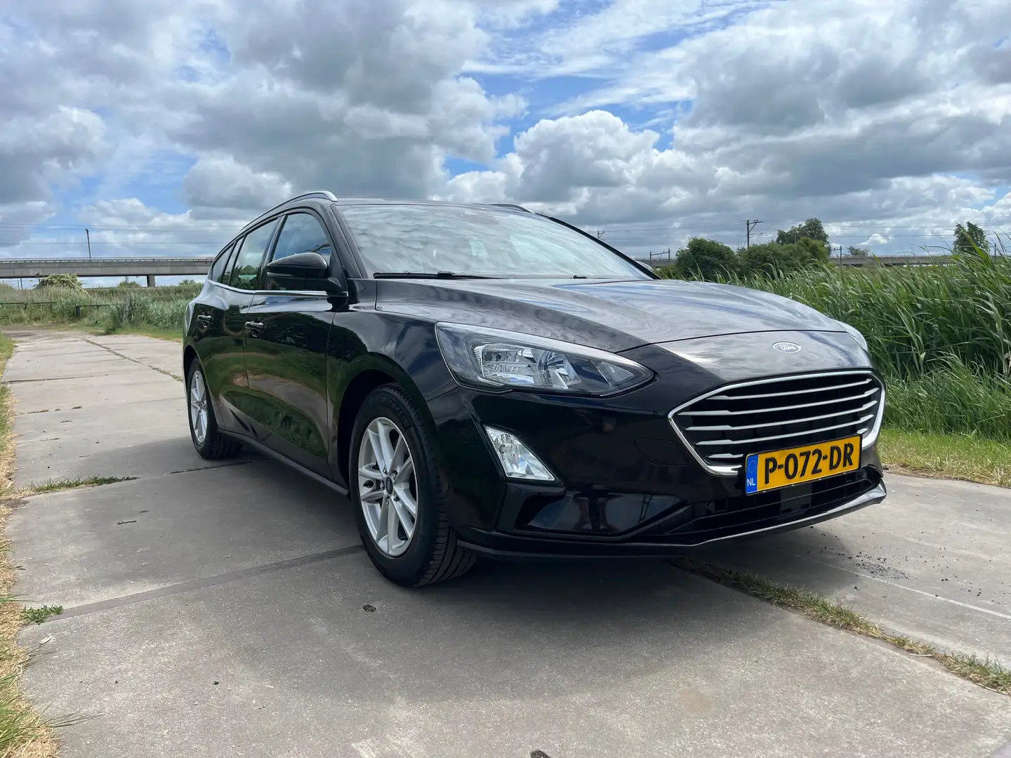 Ford Focus Focus 1.5 EcoBl. Trend Edition Zwart - 1