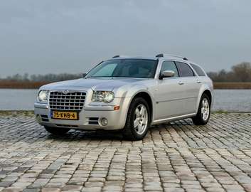 Touring 5.7 V8 HEMI AWD|Pano|Leer|Cruise