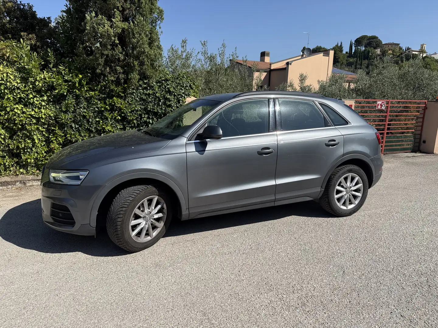 Audi Q3 2.0 tdi Business 120cv s-tronic - 2