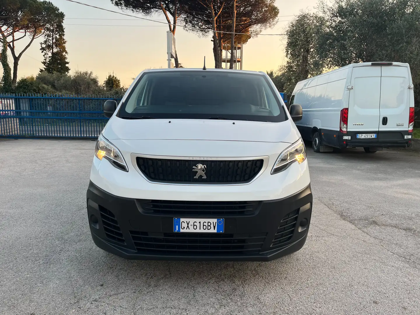 Peugeot Expert BlueHDi 120 PL-TN Furgone Premium Standard Blanco - 2