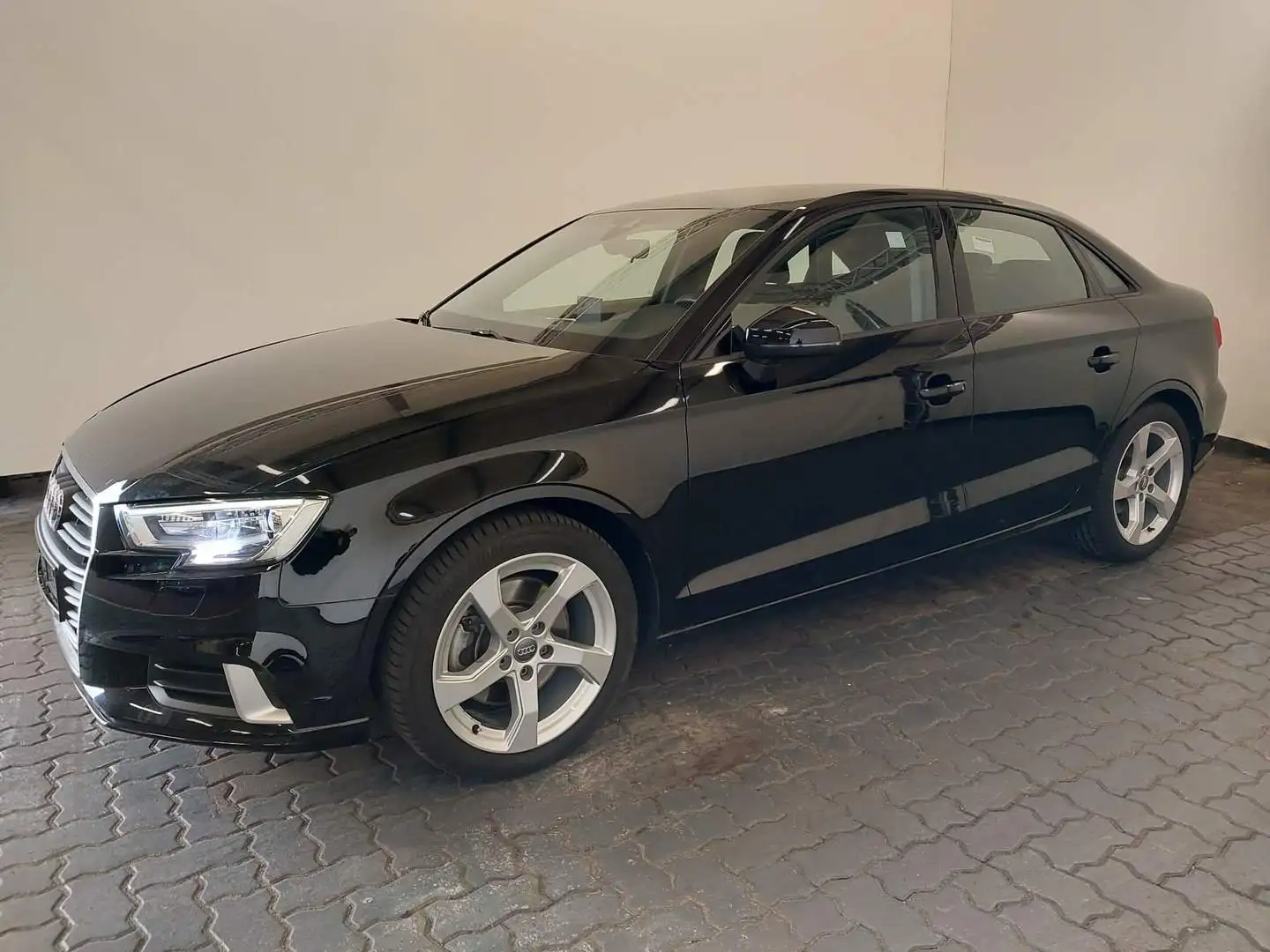 Audi A3 35 Automatik 2,0 TDI sport Schwarz - 1