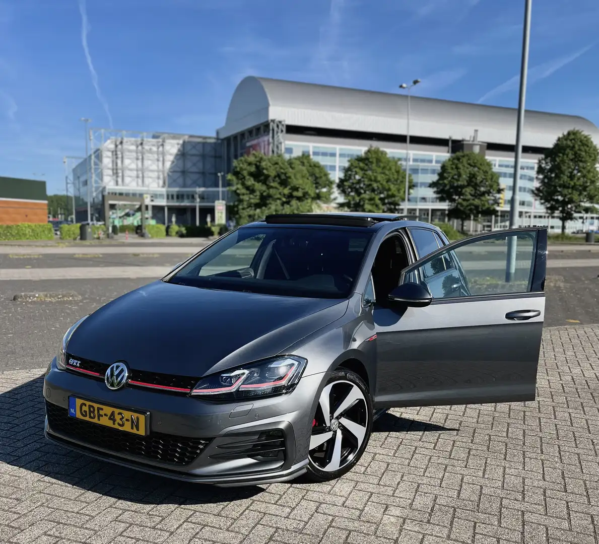 Volkswagen Golf 2.0 TSI GTI P Bns Grijs - 1