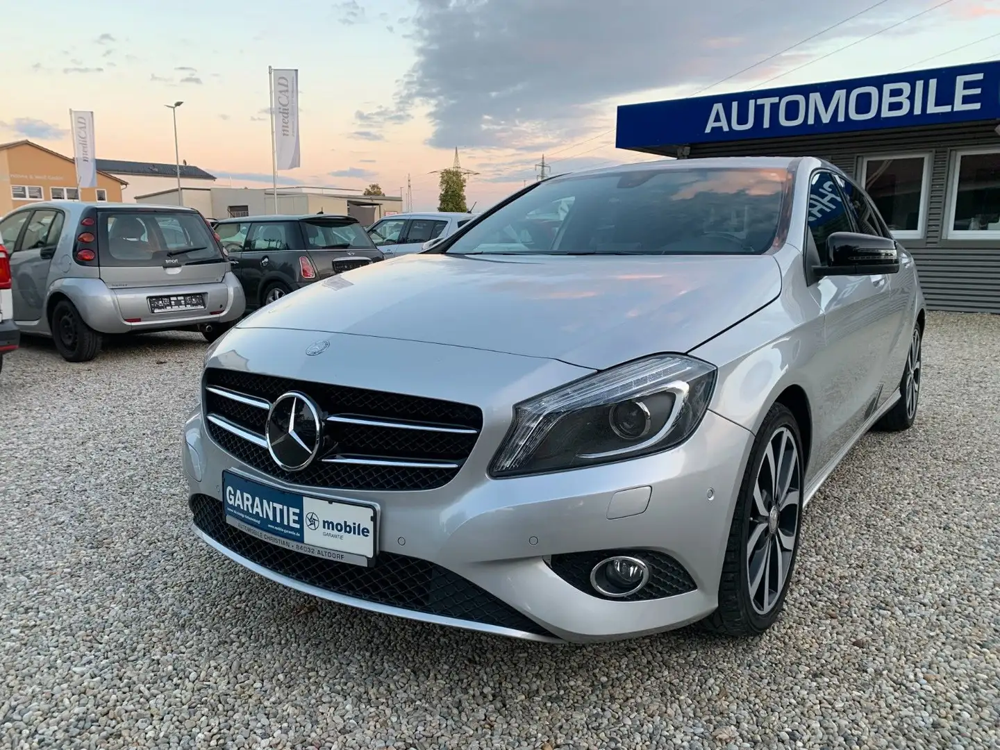 Mercedes-Benz A 200 BlueEfficiency Urban Bi-Xenon Navi 2*PDC Silber - 2