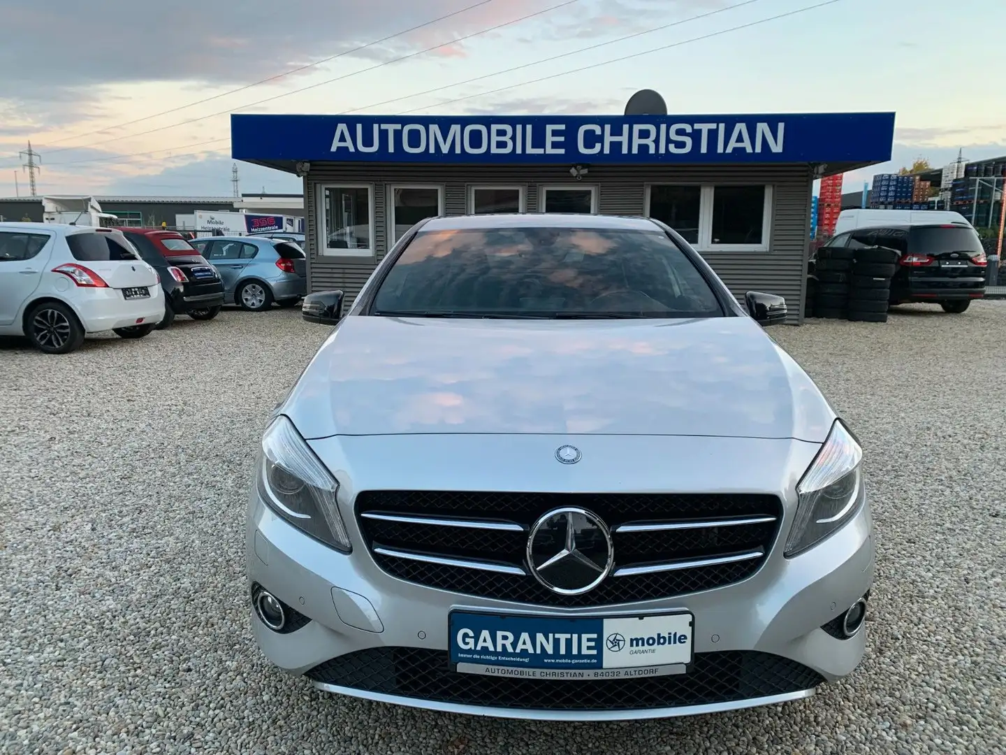 Mercedes-Benz A 200 BlueEfficiency Urban Bi-Xenon Navi 2*PDC Silber - 1