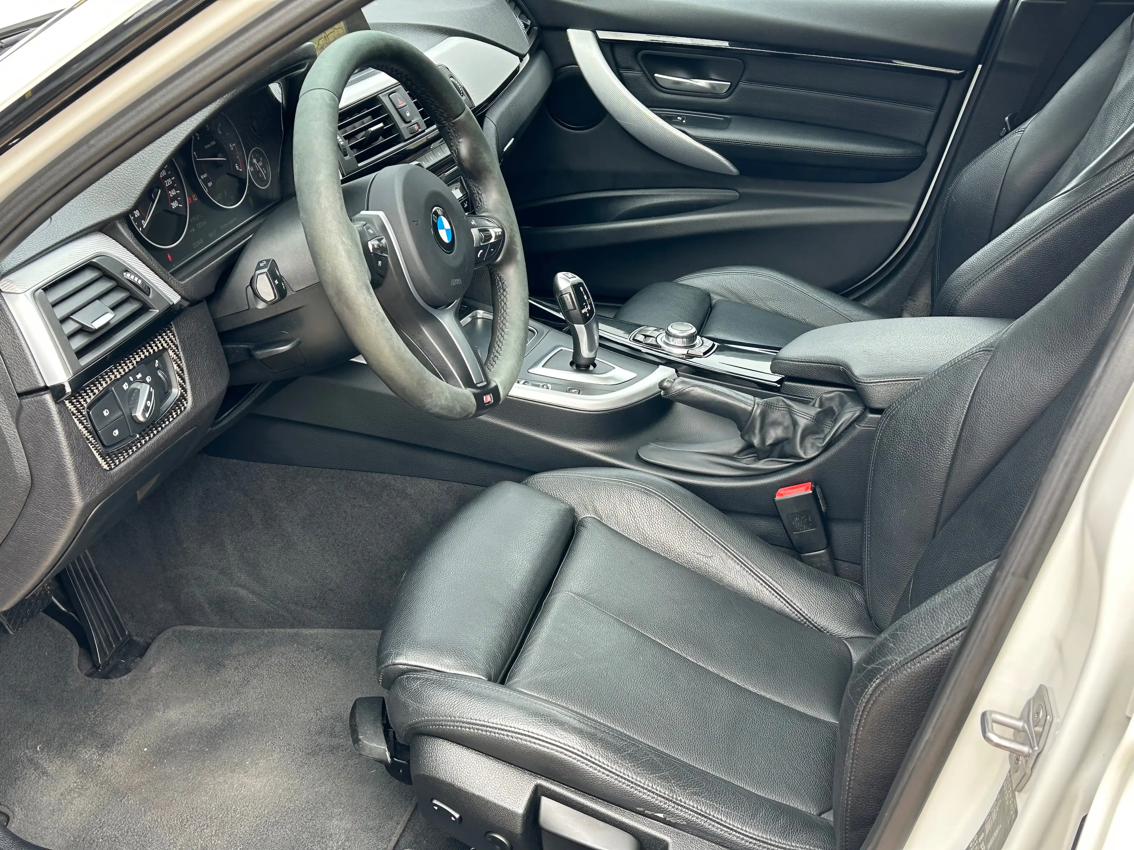 BMW 318 Touring 318 dA ( PACK-M) — photo 11