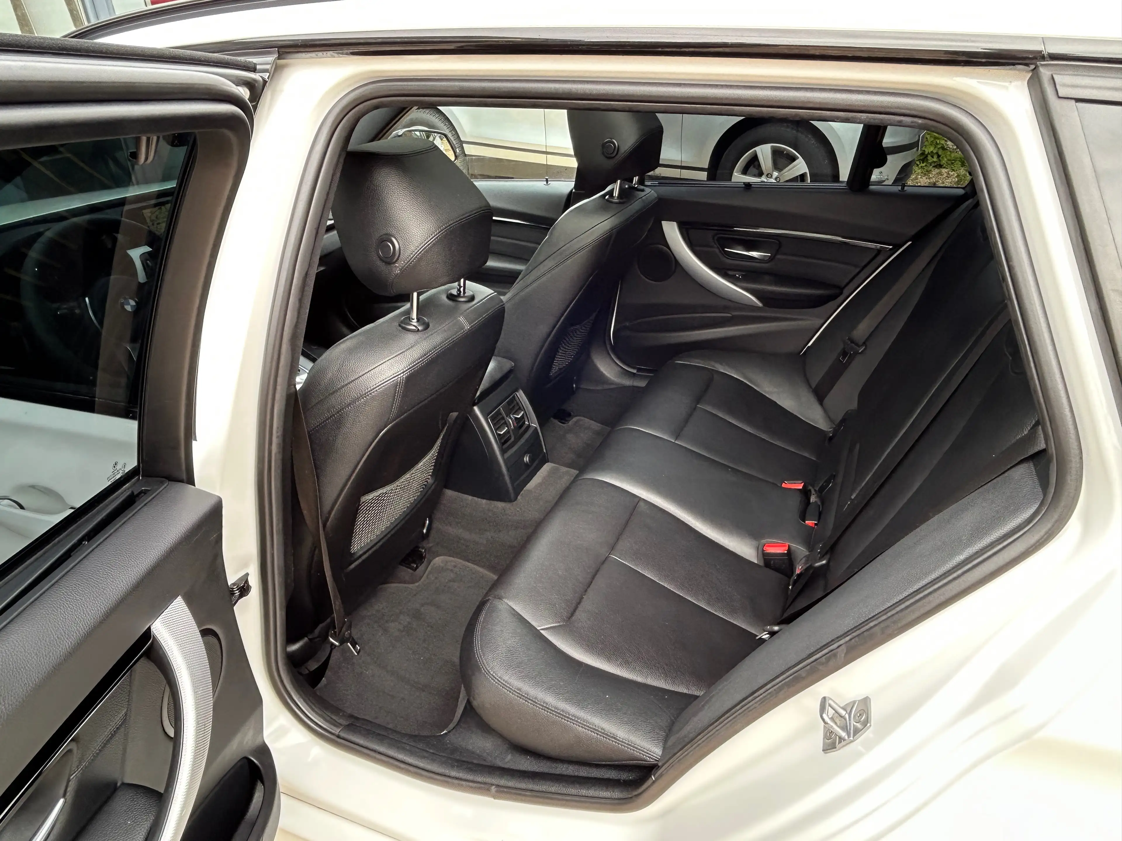 BMW 318 Touring 318 dA ( PACK-M) — photo 12