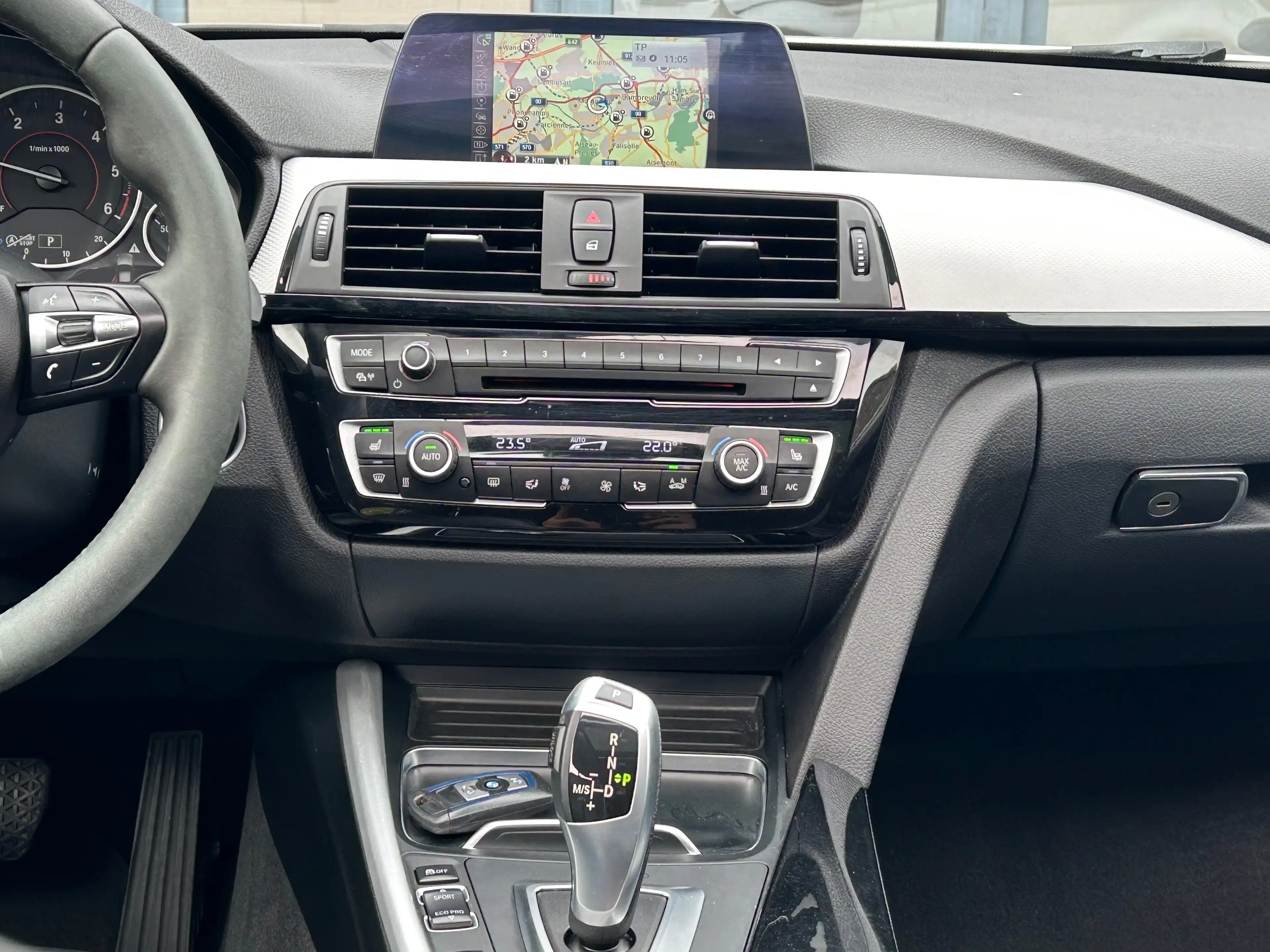 BMW 318 Touring 318 dA ( PACK-M) — photo 10