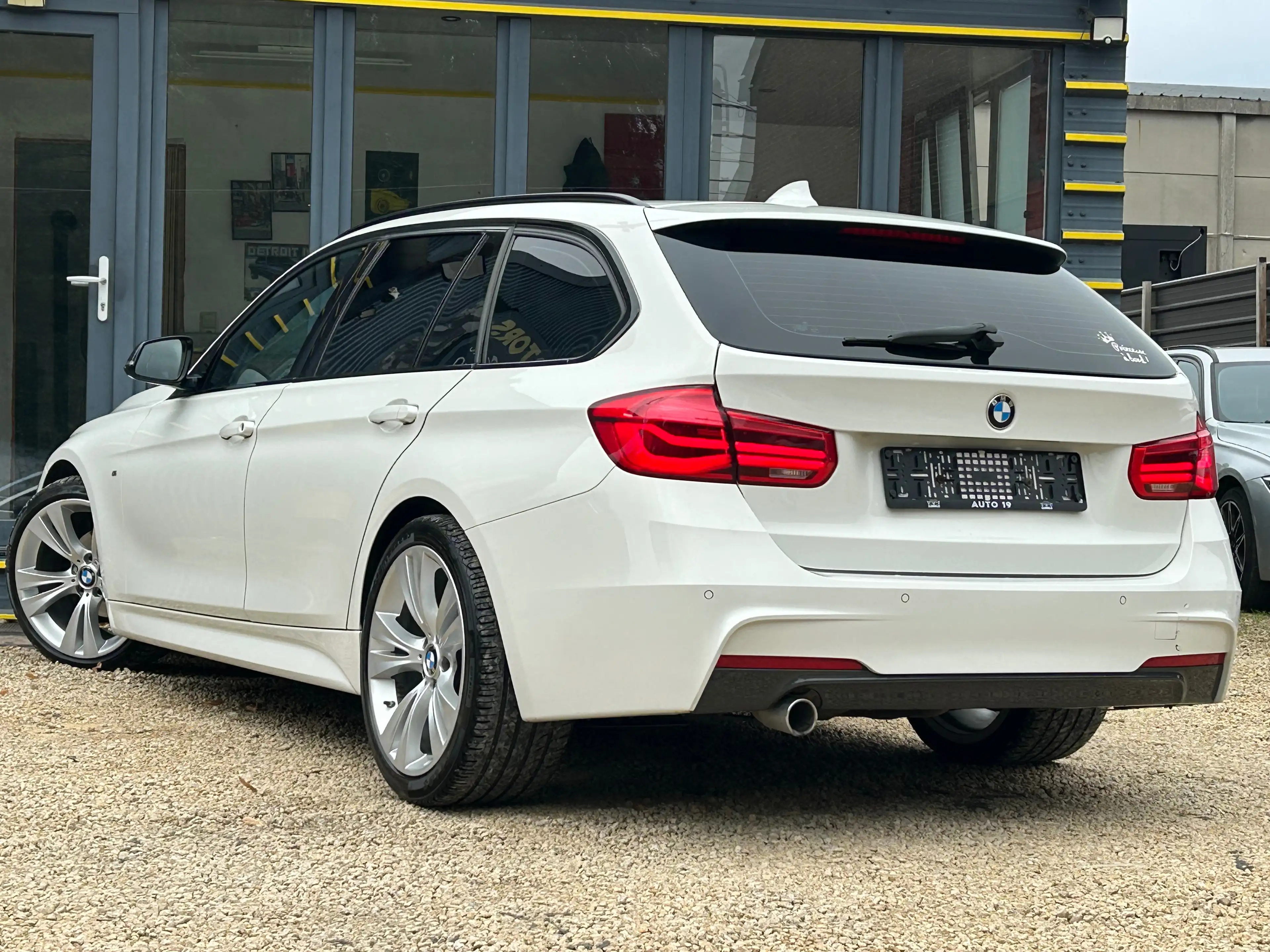 BMW 318 Touring 318 dA ( PACK-M) — photo 6