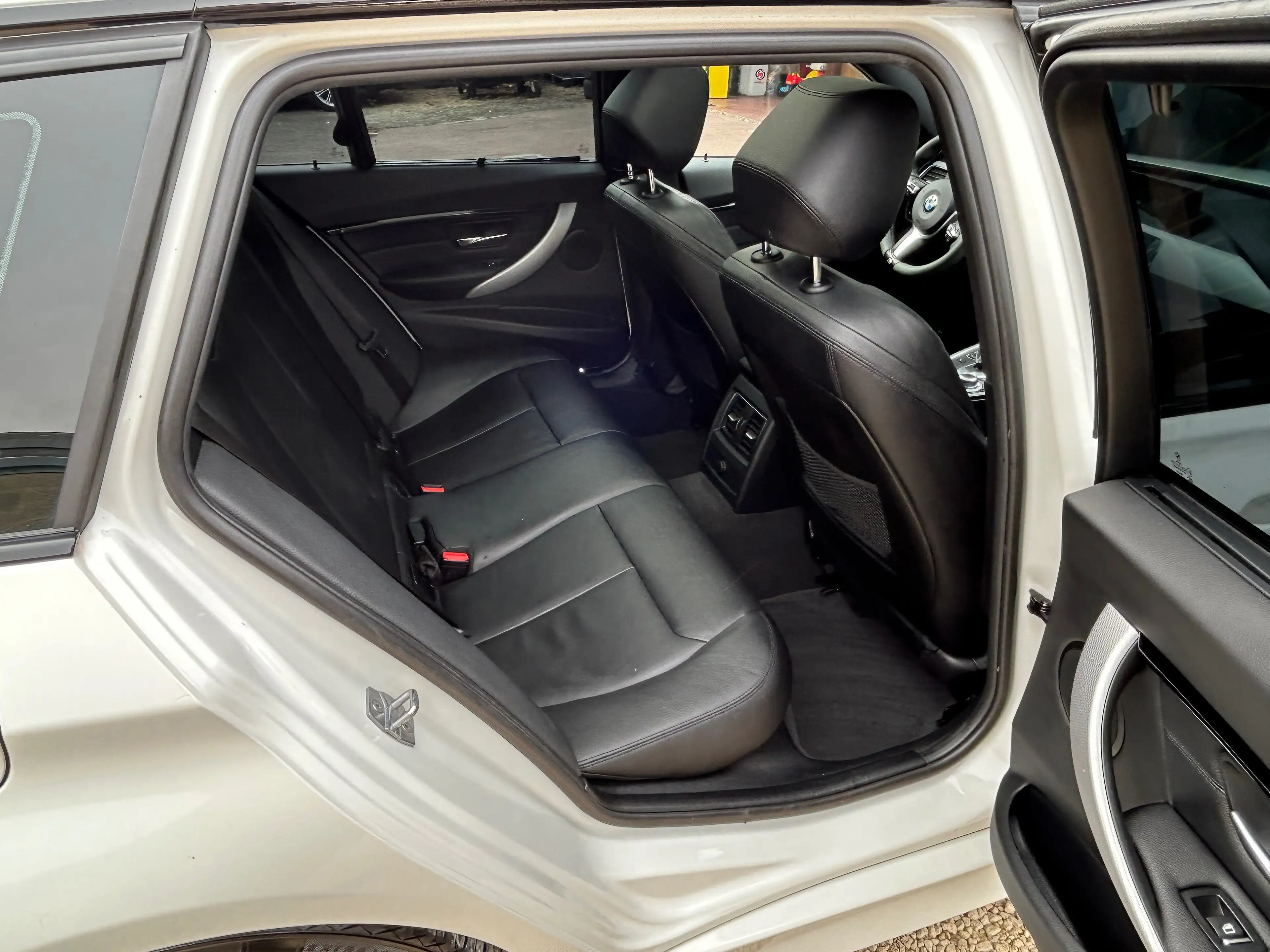 BMW 318 Touring 318 dA ( PACK-M) — photo 13