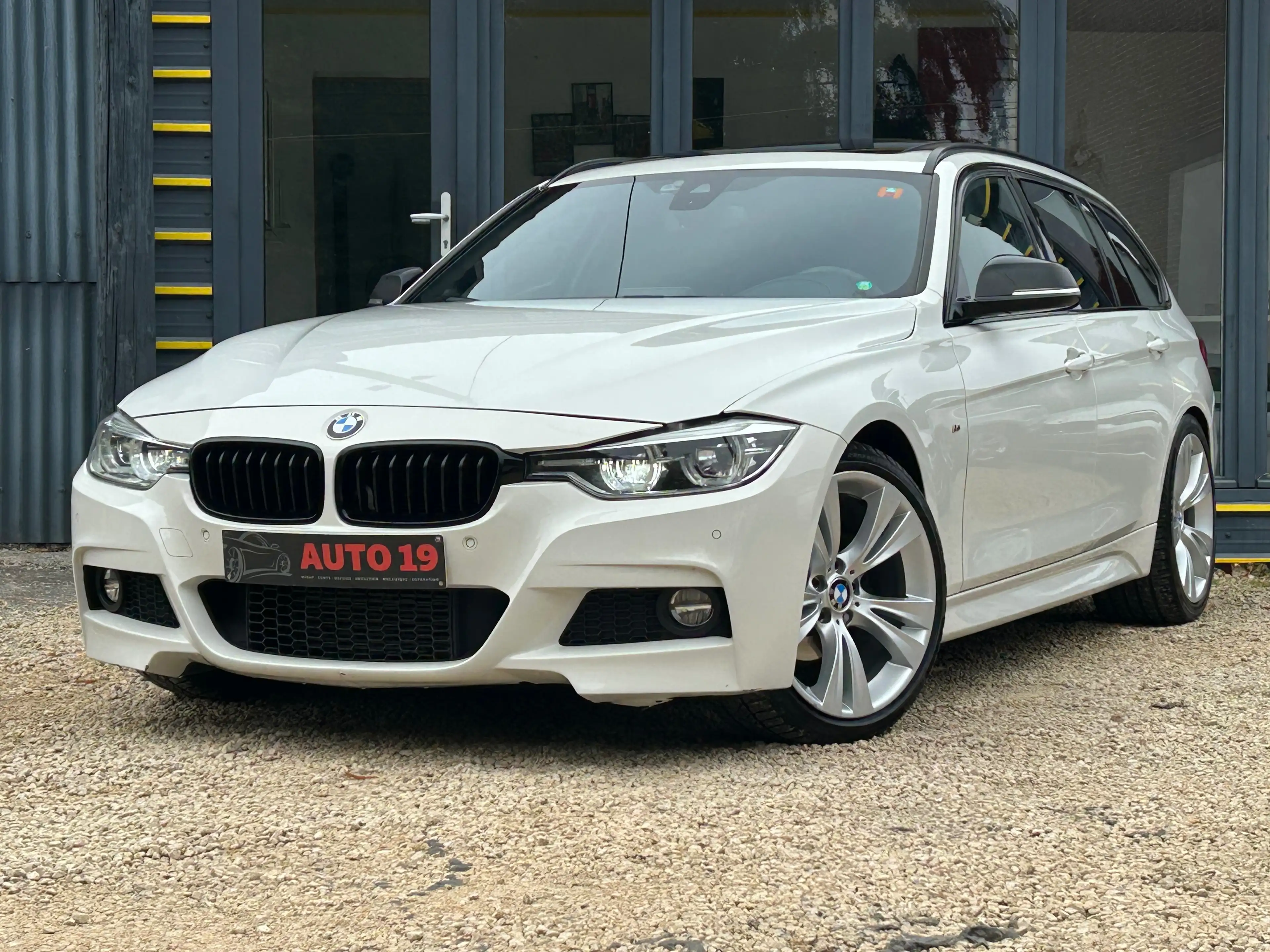 BMW 318 Touring 318 dA ( PACK-M) — photo 3