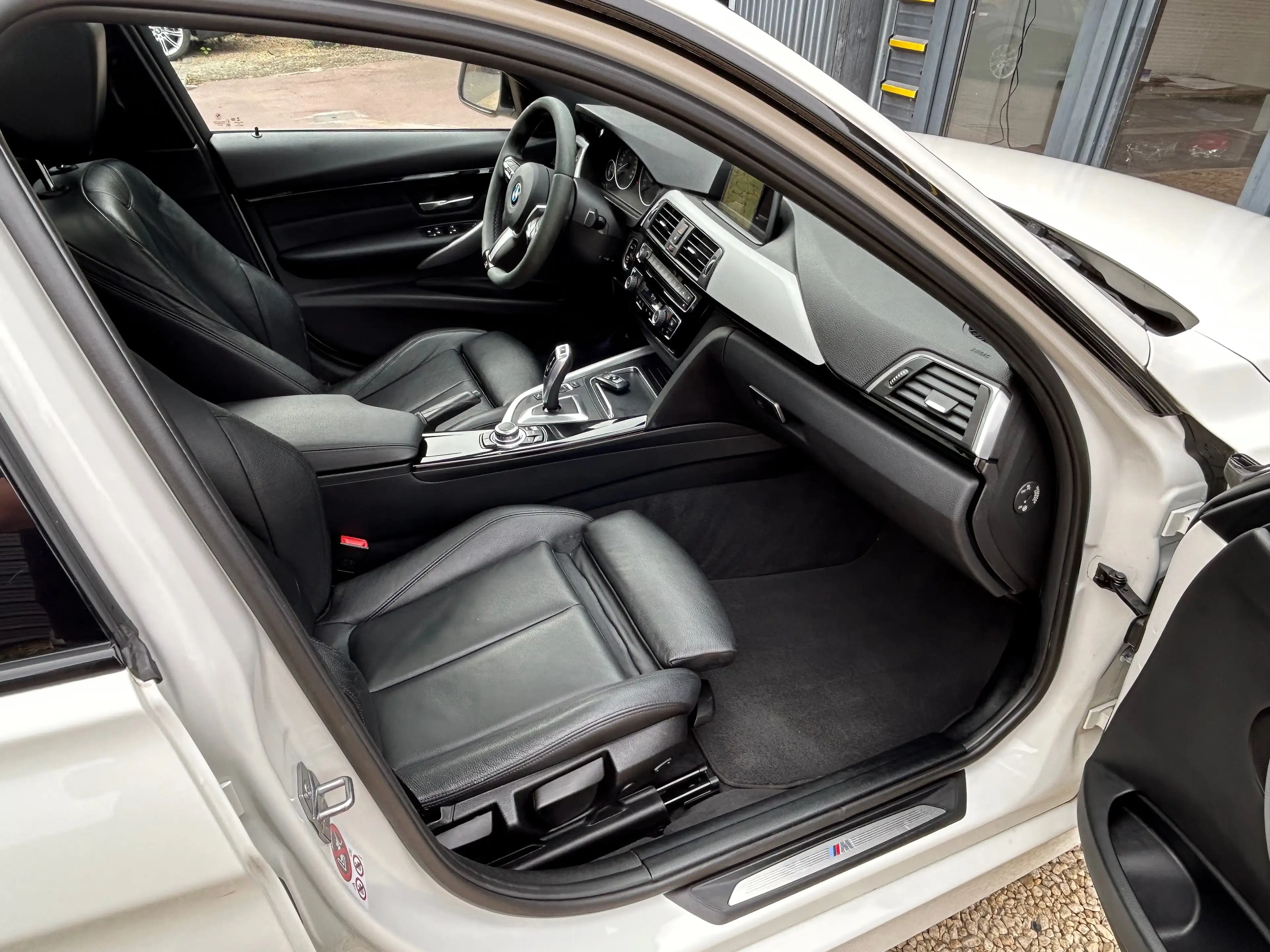 BMW 318 Touring 318 dA ( PACK-M) — photo 14
