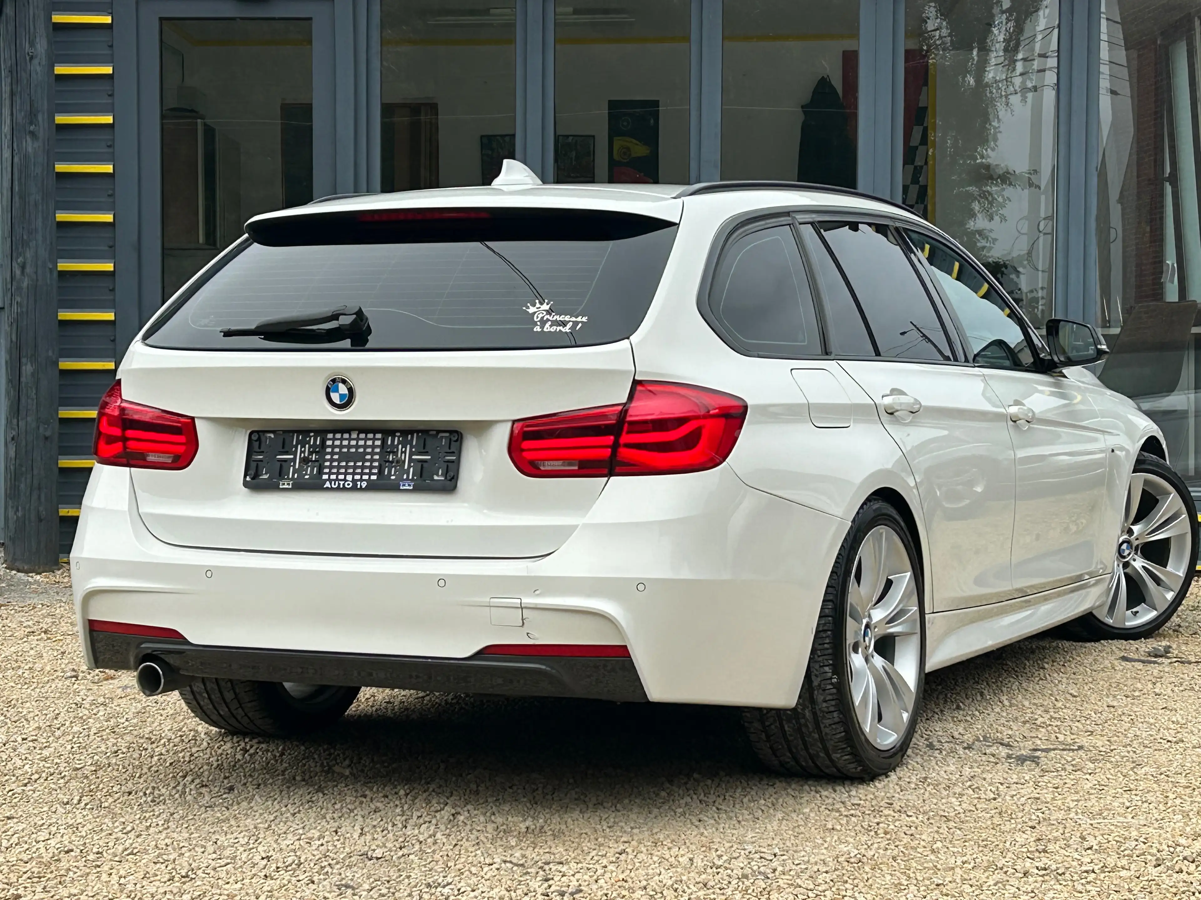 BMW 318 Touring 318 dA ( PACK-M) — photo 4