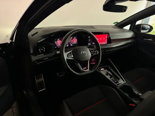 Volkswagen Golf view 2