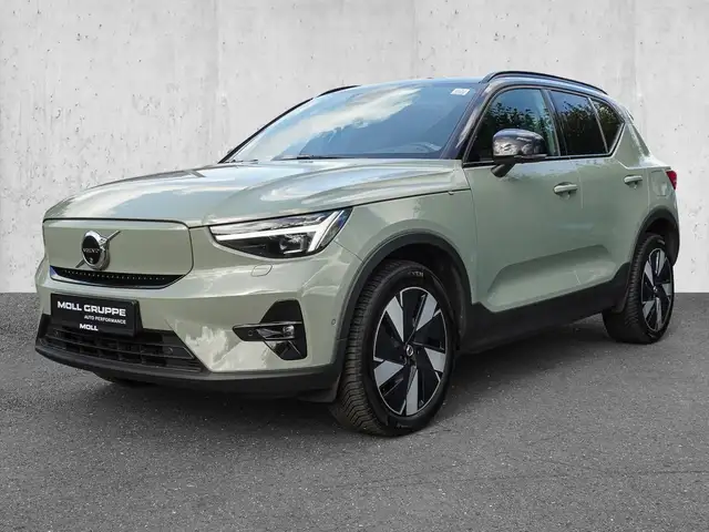 Volvo XC40 view 2