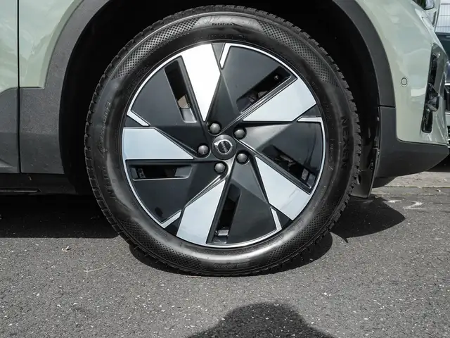 Volvo XC40 view 7