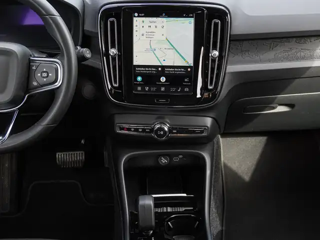 Volvo XC40 view 14