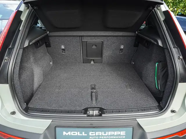 Volvo XC40 view 19