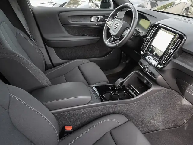Volvo XC40 view 10