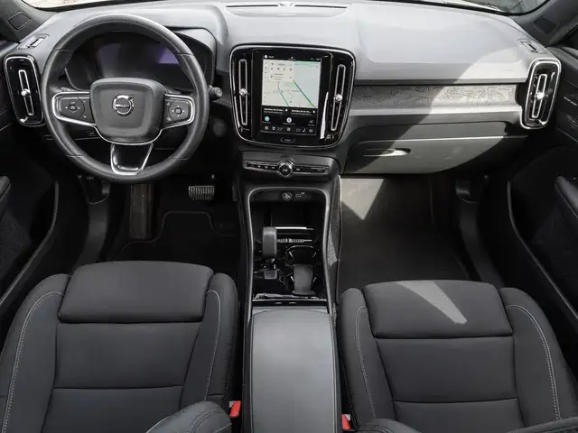 Volvo XC40 view 12