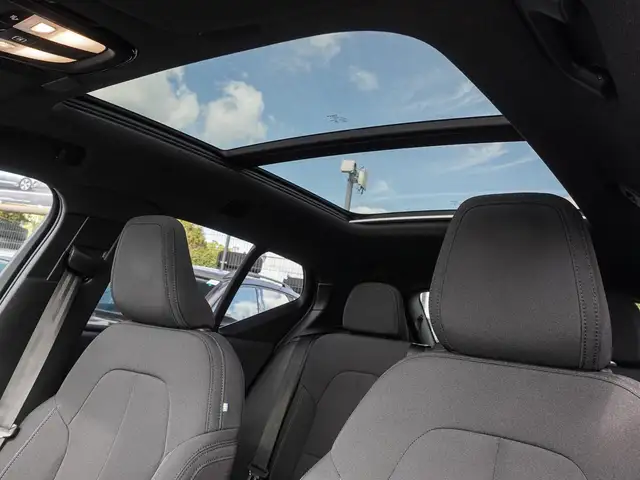 Volvo XC40 view 9