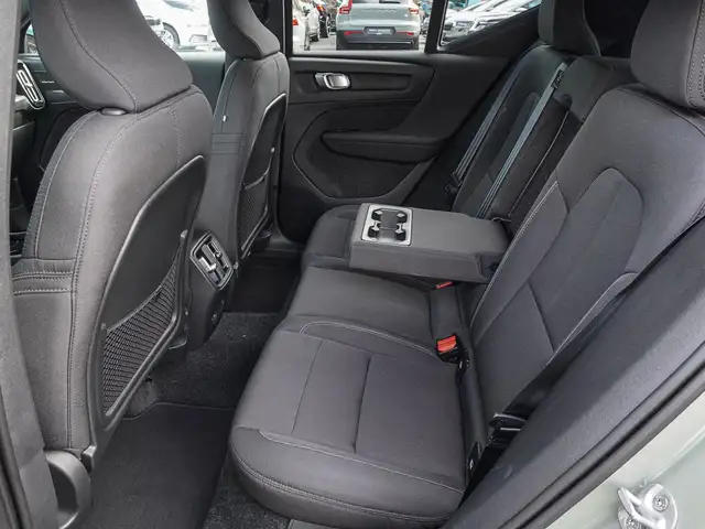 Volvo XC40 view 18