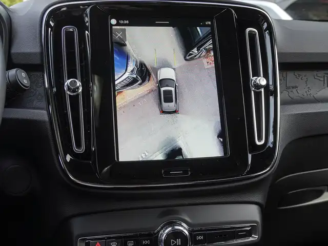 Volvo XC40 view 15