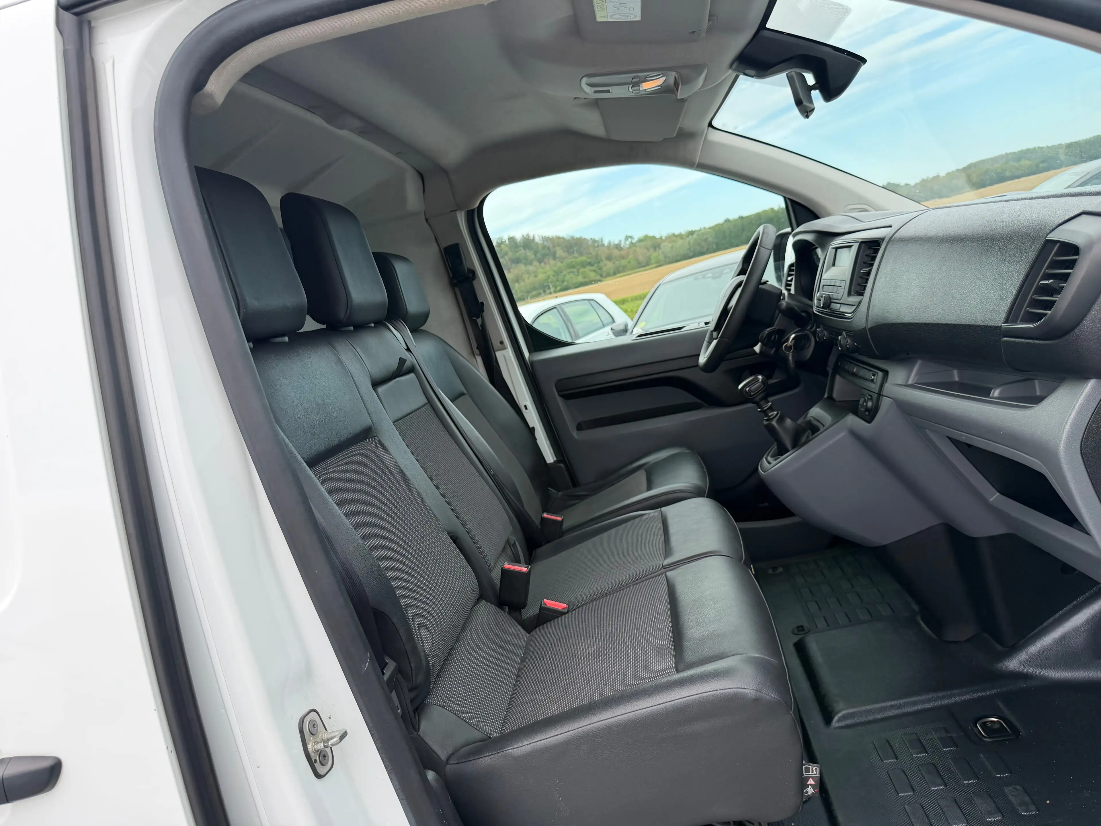 Peugeot Expert LONG CHASSIS - DOUBLE PORTE LATERAL - 3 PLACES - GARANTIE — photo 15