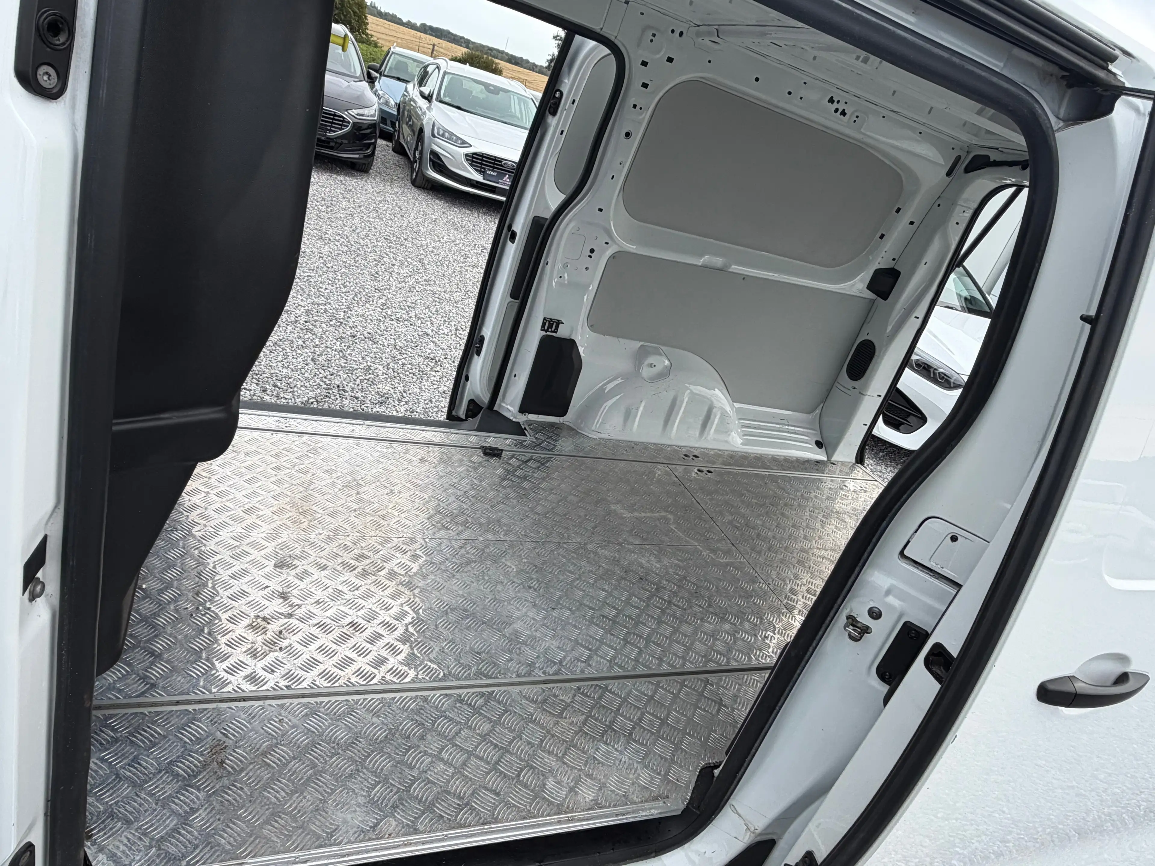 Peugeot Expert LONG CHASSIS - DOUBLE PORTE LATERAL - 3 PLACES - GARANTIE — photo 9