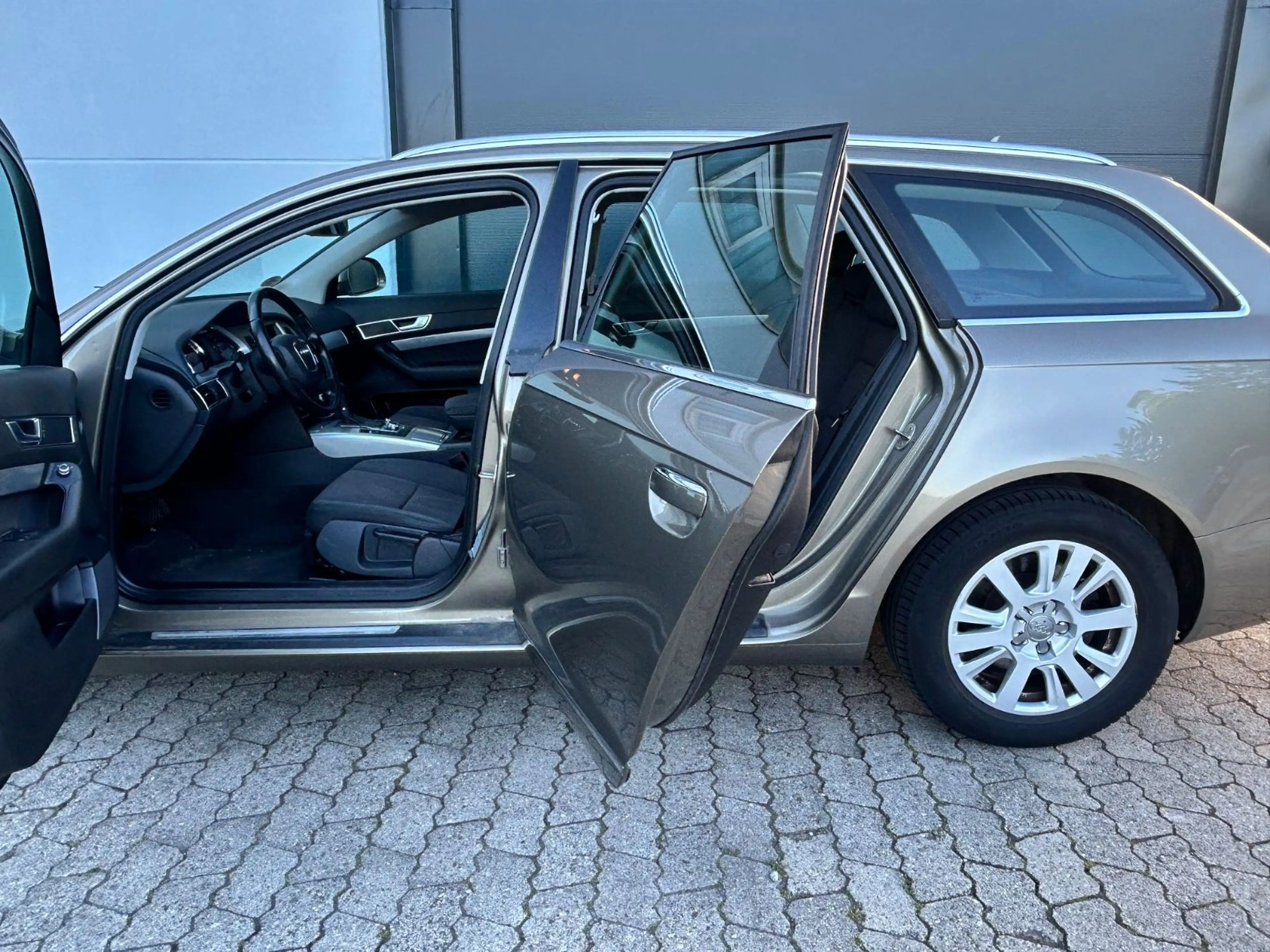 Audi A6 Avant 2.7 TDI 2.Hand  HU/AU 07/28  AHK abnehm — photo 5