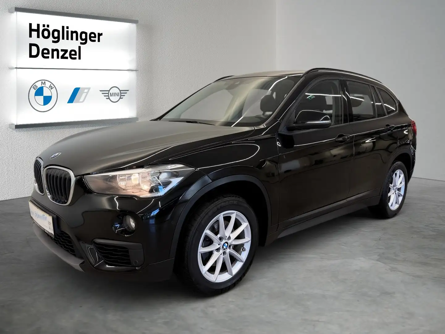 BMW X1 xDrive18d Schwarz - 2