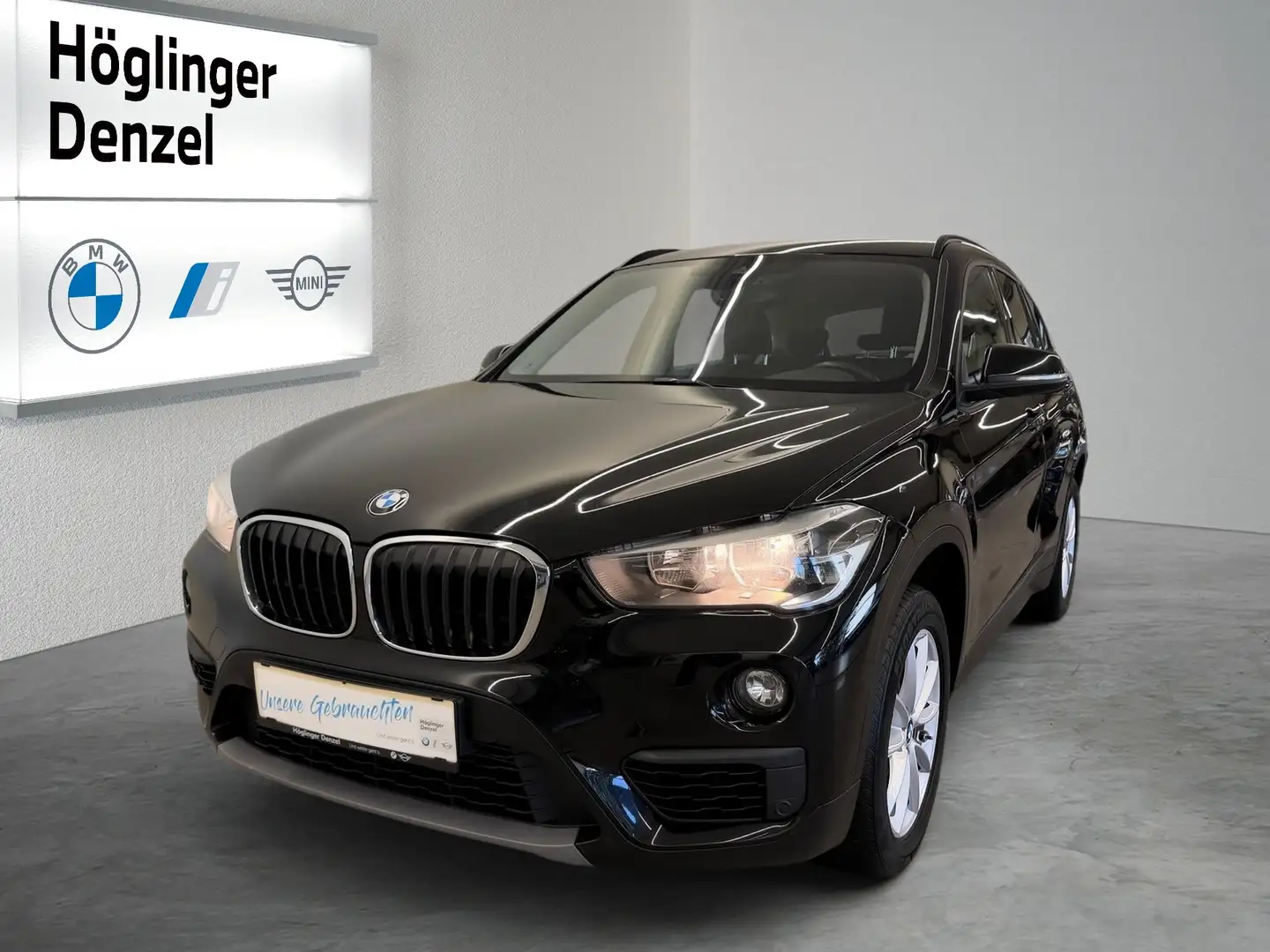 BMW X1 xDrive18d Schwarz - 1