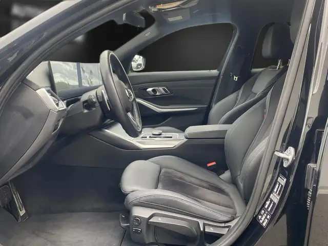 BMW 3 Series view 10