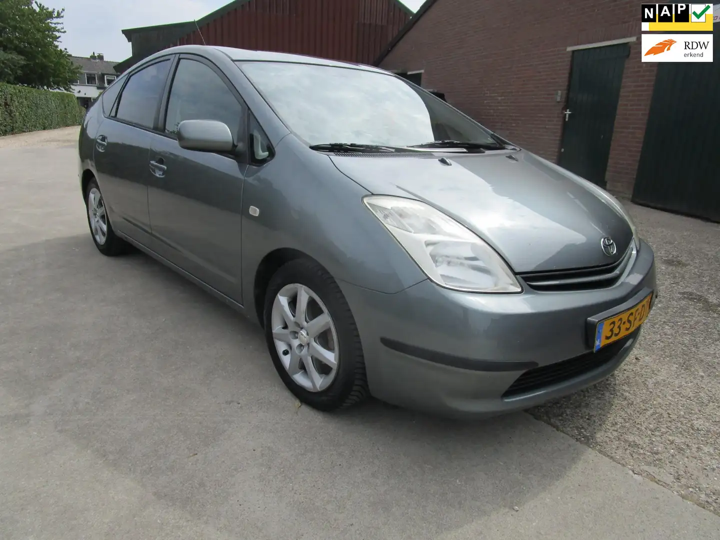 Toyota Prius 1.5 VVT-i Business Edition airco lm mooie auto Groen - 1