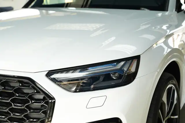 Audi Q5 view 12