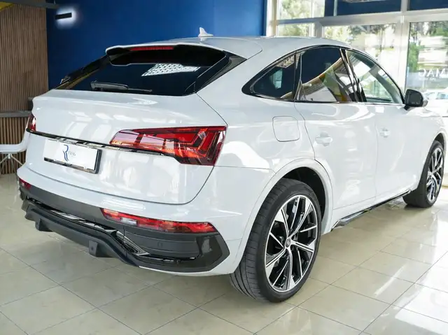 Audi Q5 view 4