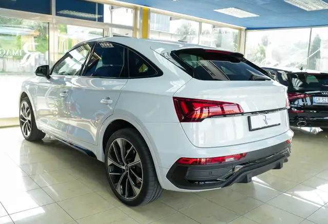 Audi Q5 view 6