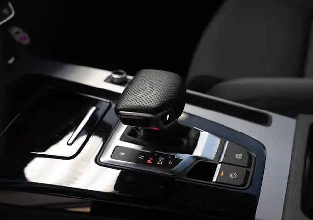 Audi Q5 view 13